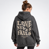 Carlena | Bluza Oversize z Nadrukiem „Love Never Fails”