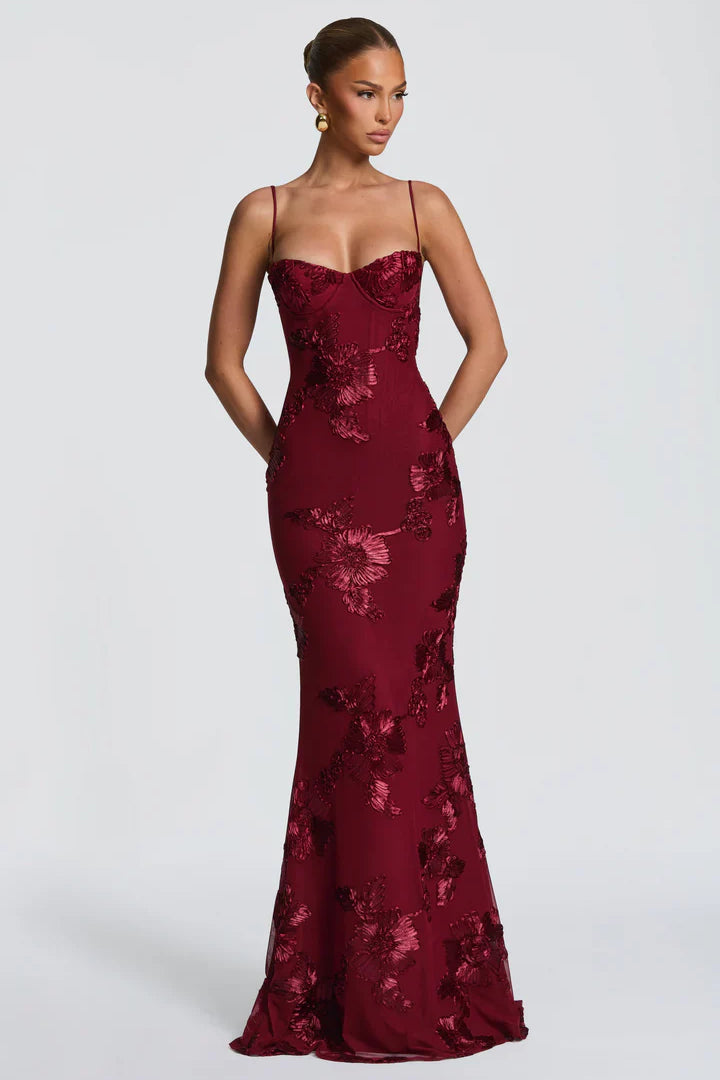 Carlena | Elegancka sukienka maxi z kwiatowym haftem 3D
