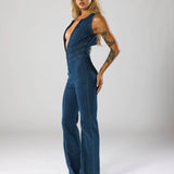 Carlena | Dopasowany jeansowy kombinezon z głębokim dekoltem