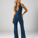 Carlena | Dopasowany jeansowy kombinezon z głębokim dekoltem