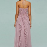 Carlena | Elegancka plisowana sukienka maxi z falbanami
