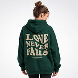 Carlena | Bluza Oversize z Nadrukiem „Love Never Fails”