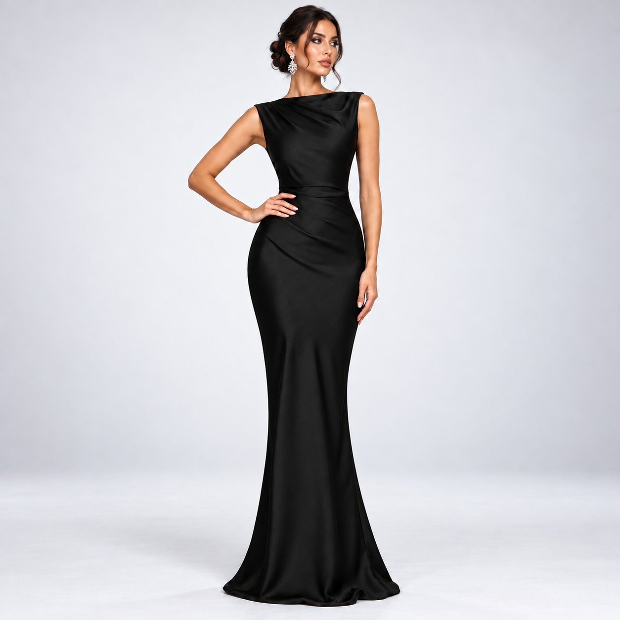 Carlena | Elegancka Sukienka Maxi z Wysokim Dekoltem i Drapowaniem