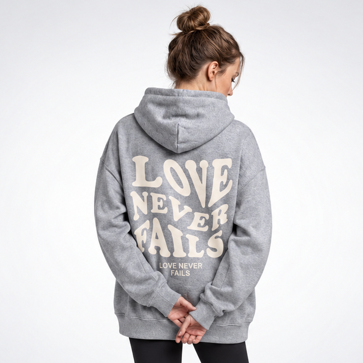Carlena | Bluza Oversize z Nadrukiem „Love Never Fails”