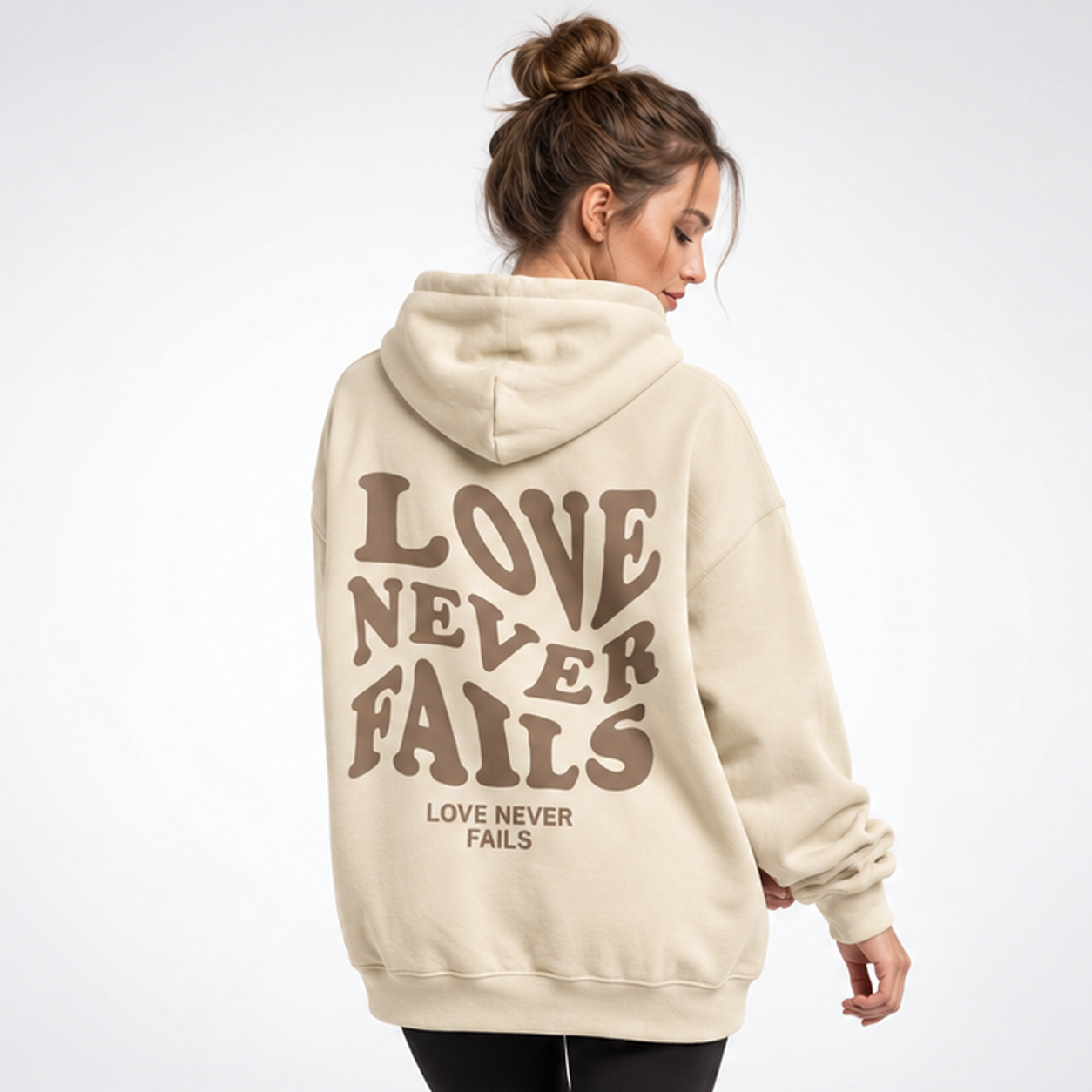 Carlena | Bluza Oversize z Nadrukiem „Love Never Fails”