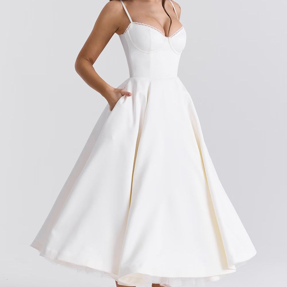 Carlena | Sukienka maxi podkreślająca talię i modelująca sylwetkę z lekkiego tiulu