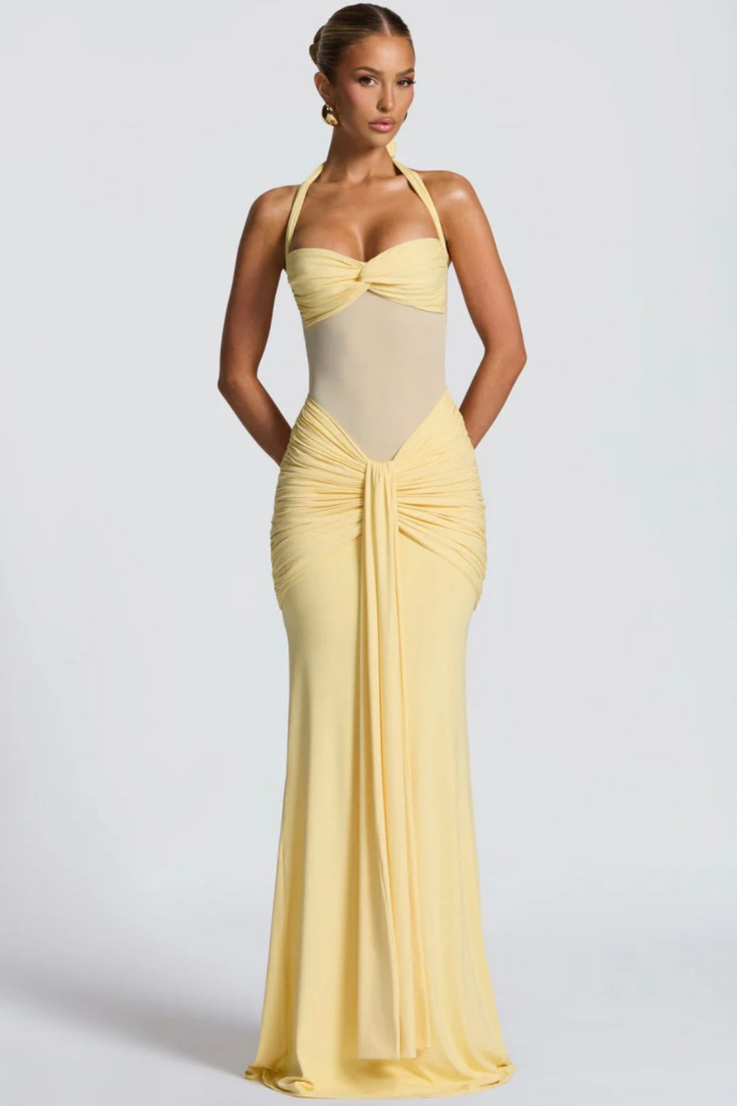 Carlena | Elegancka sukienka maxi z dekoltem halter