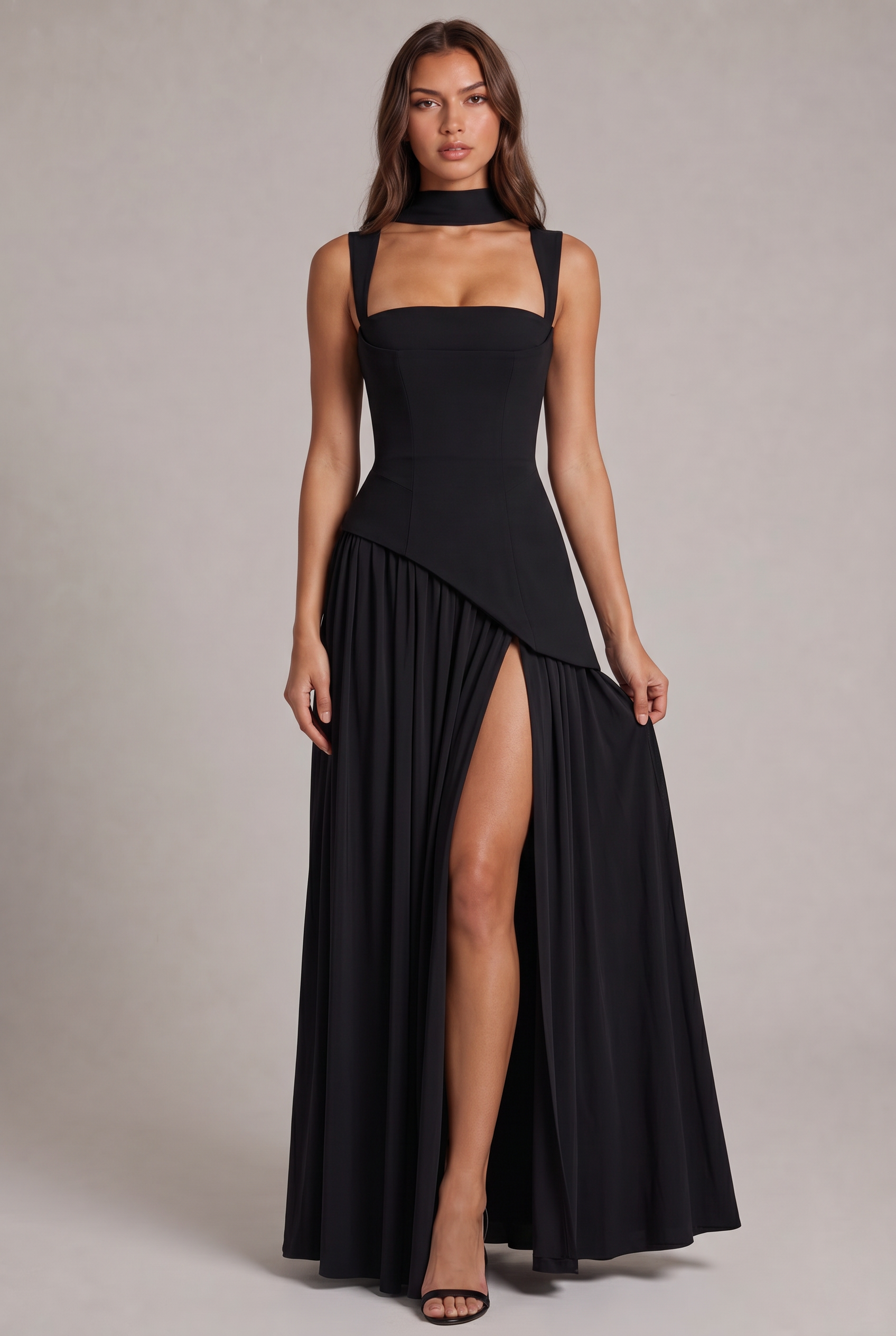 Carlena | Elegancka Sukienka Maxi Bez Ramiączek z Wysokim Rozcięciem i Szalem