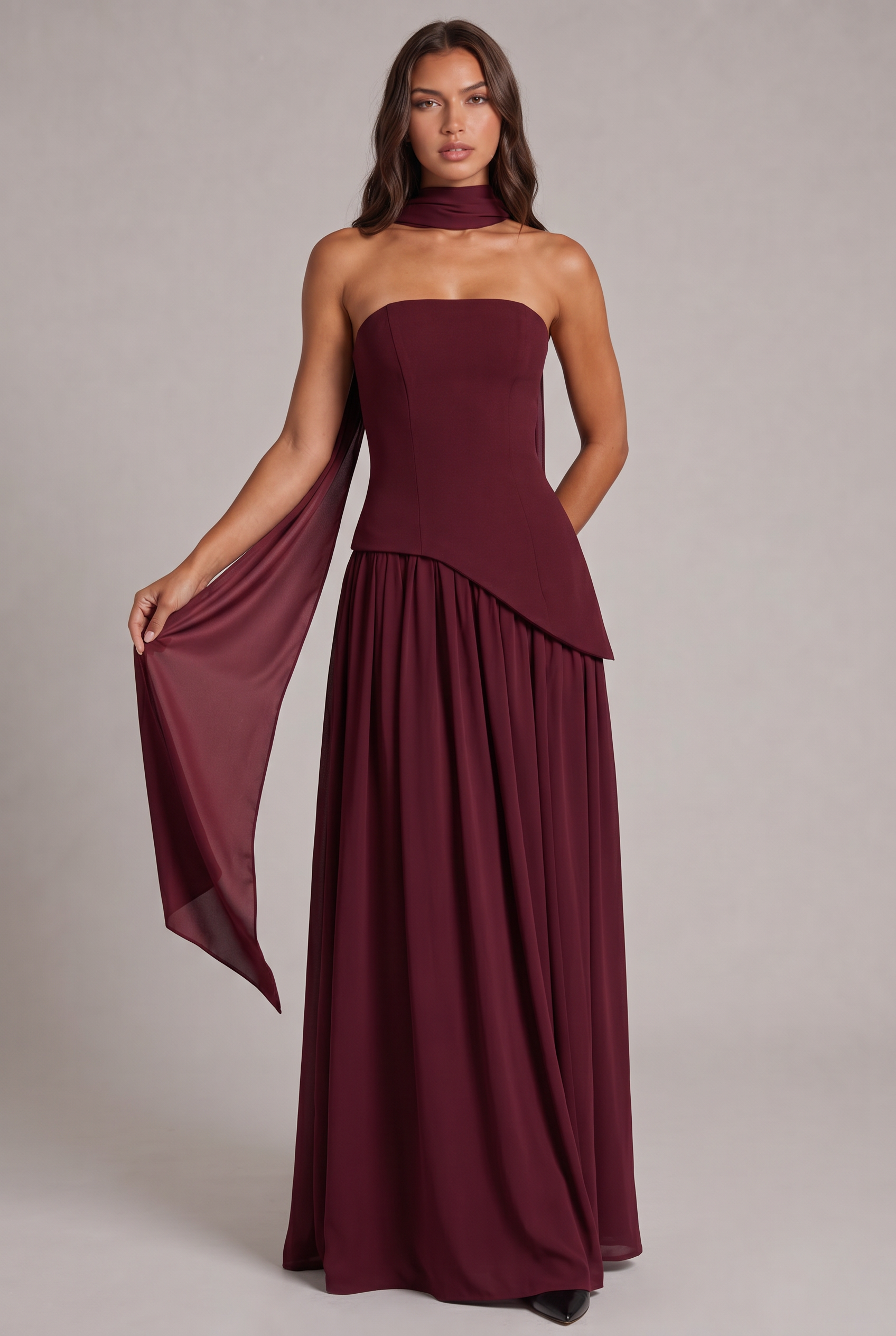 Carlena | Elegancka Sukienka Maxi Bez Ramiączek z Wysokim Rozcięciem i Szalem