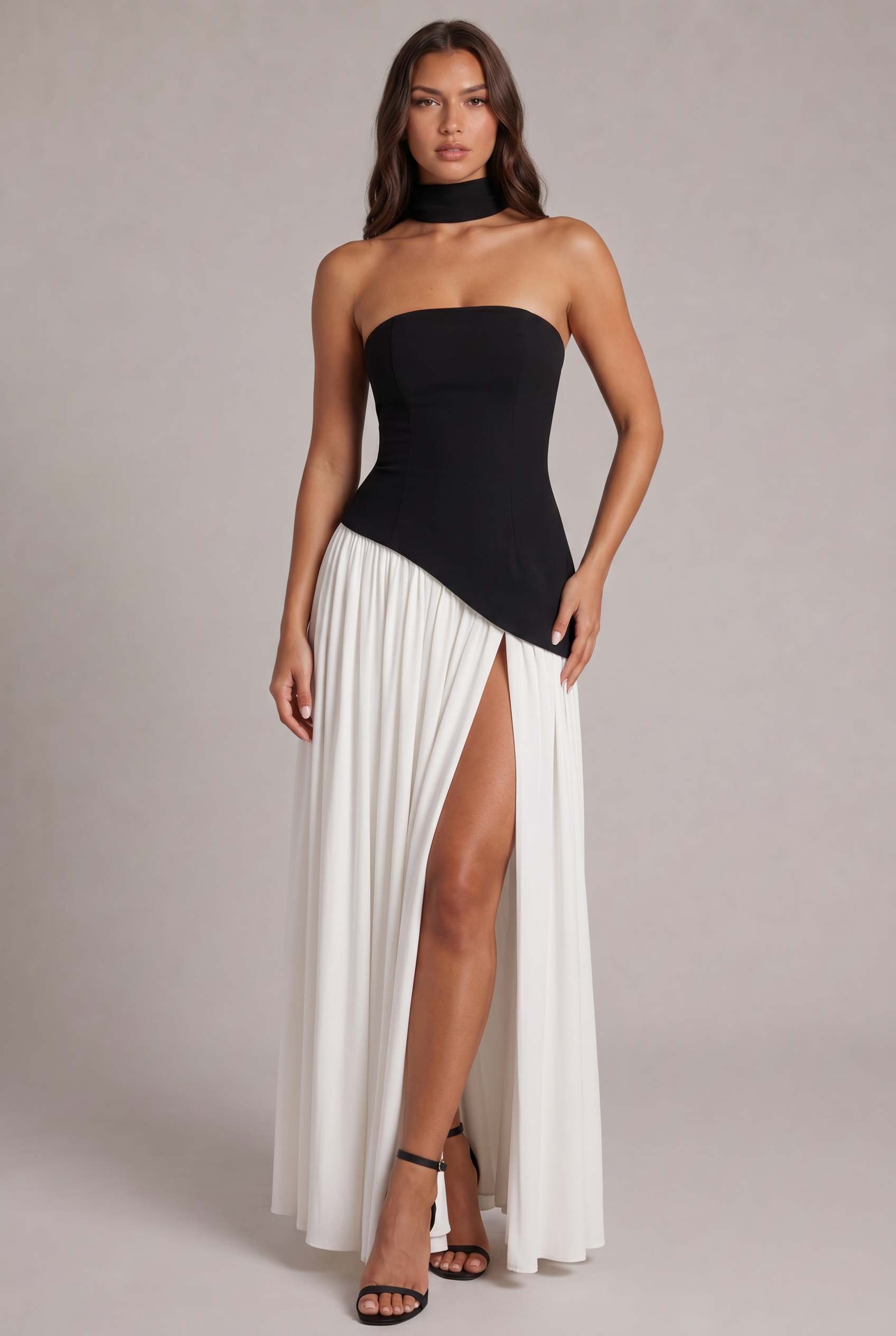 Carlena | Elegancka Sukienka Maxi Bez Ramiączek z Wysokim Rozcięciem i Szalem