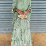 Carlena | Zwiewna sukienka maxi z falbanami maskująca brzuch i zapewniająca komfort