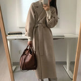Carlena | Elegancki damski płaszcz wełniany z paskiem