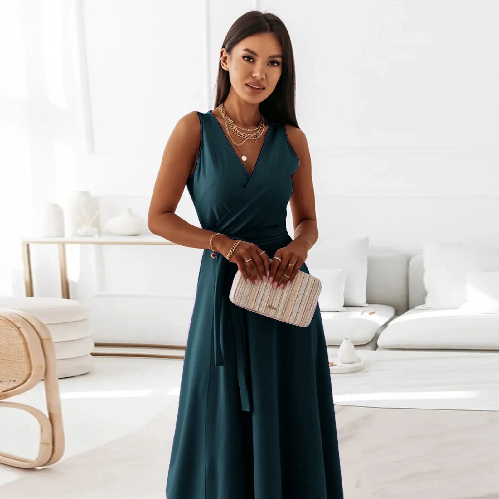 Carlena | Elegancka sukienka maxi z kopertowym dekoltem i wiązaniem w talii