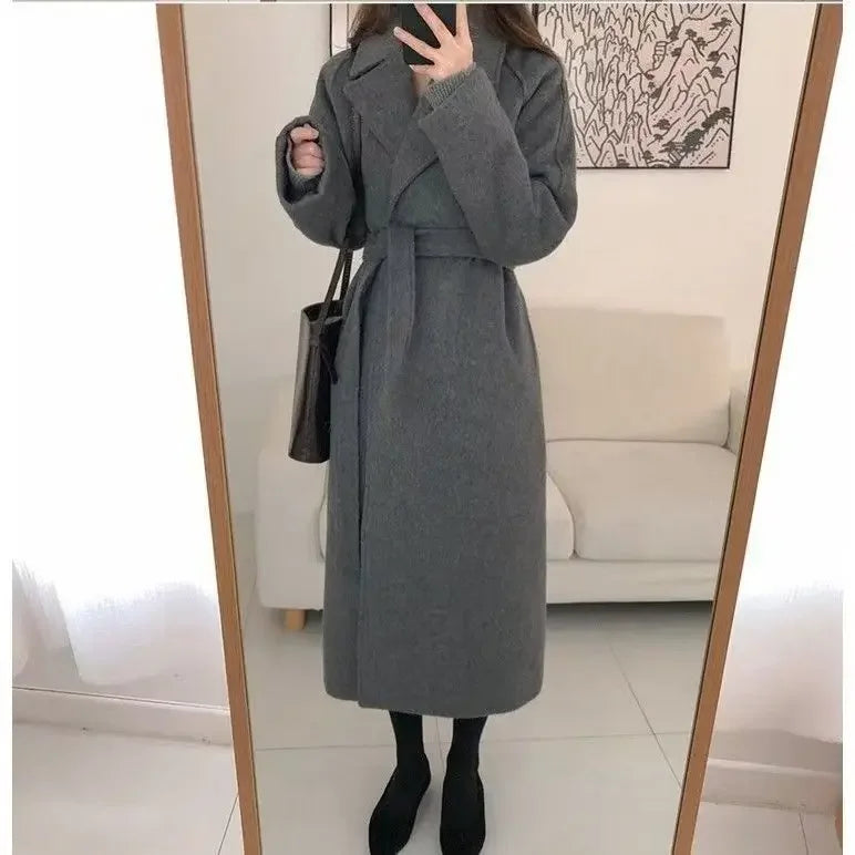 Carlena | Elegancki damski płaszcz wełniany z paskiem