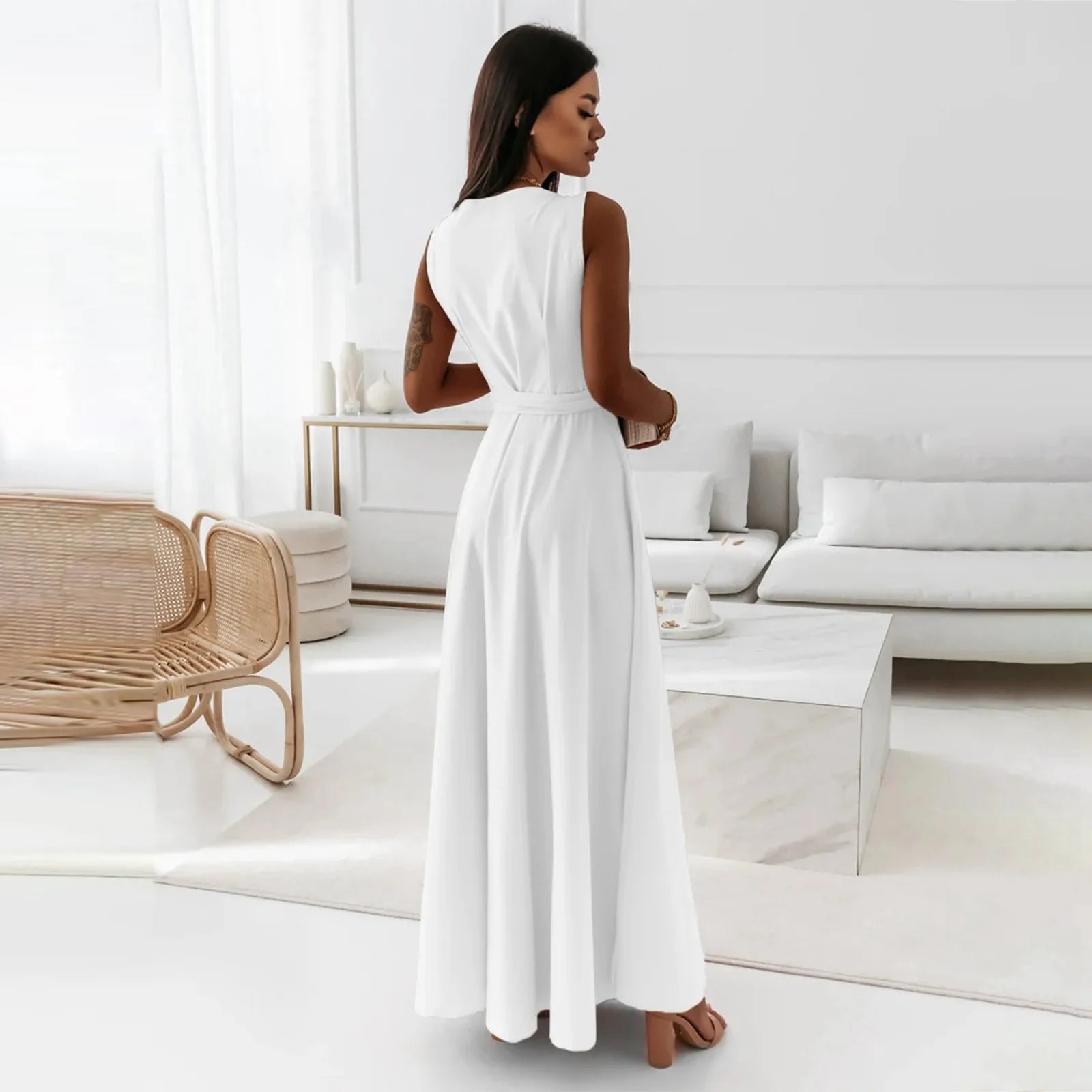 Carlena | Elegancka sukienka maxi z kopertowym dekoltem i wiązaniem w talii