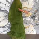 Carlena | Zwiewna sukienka maxi z falbanami maskująca brzuch i zapewniająca komfort