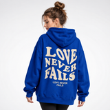Carlena | Bluza Oversize z Nadrukiem „Love Never Fails”