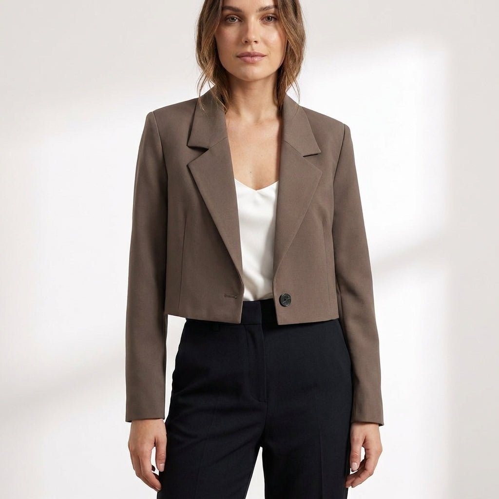 Carlena | Elegancki krótki blezer damski premium z klasycznym kołnierzem