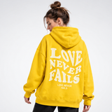 Carlena | Bluza Oversize z Nadrukiem „Love Never Fails”