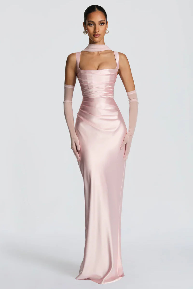 Carlena | Elegancka satynowa suknia maxi z kwadratowym dekoltem
