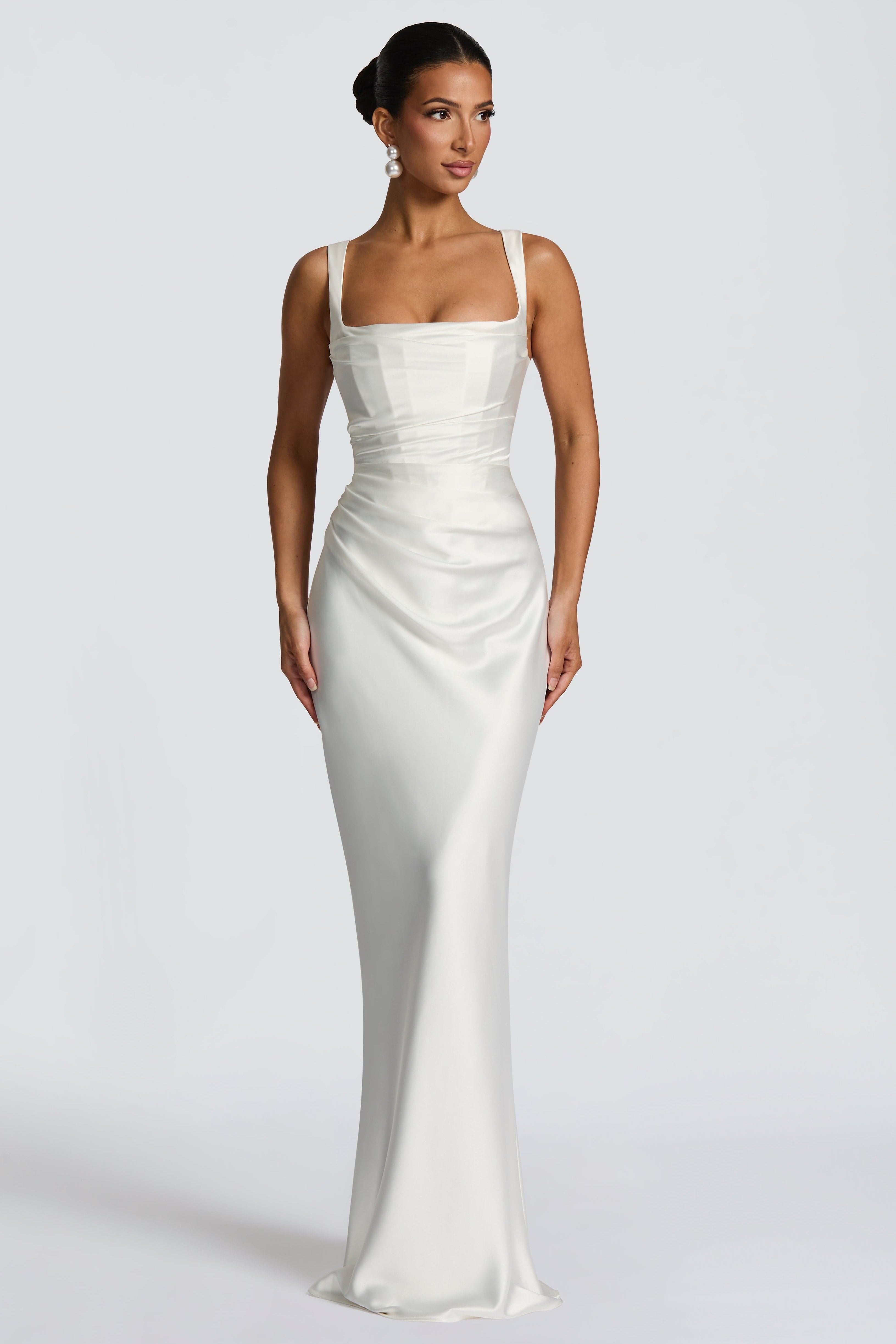 Carlena | Elegancka satynowa suknia maxi z kwadratowym dekoltem