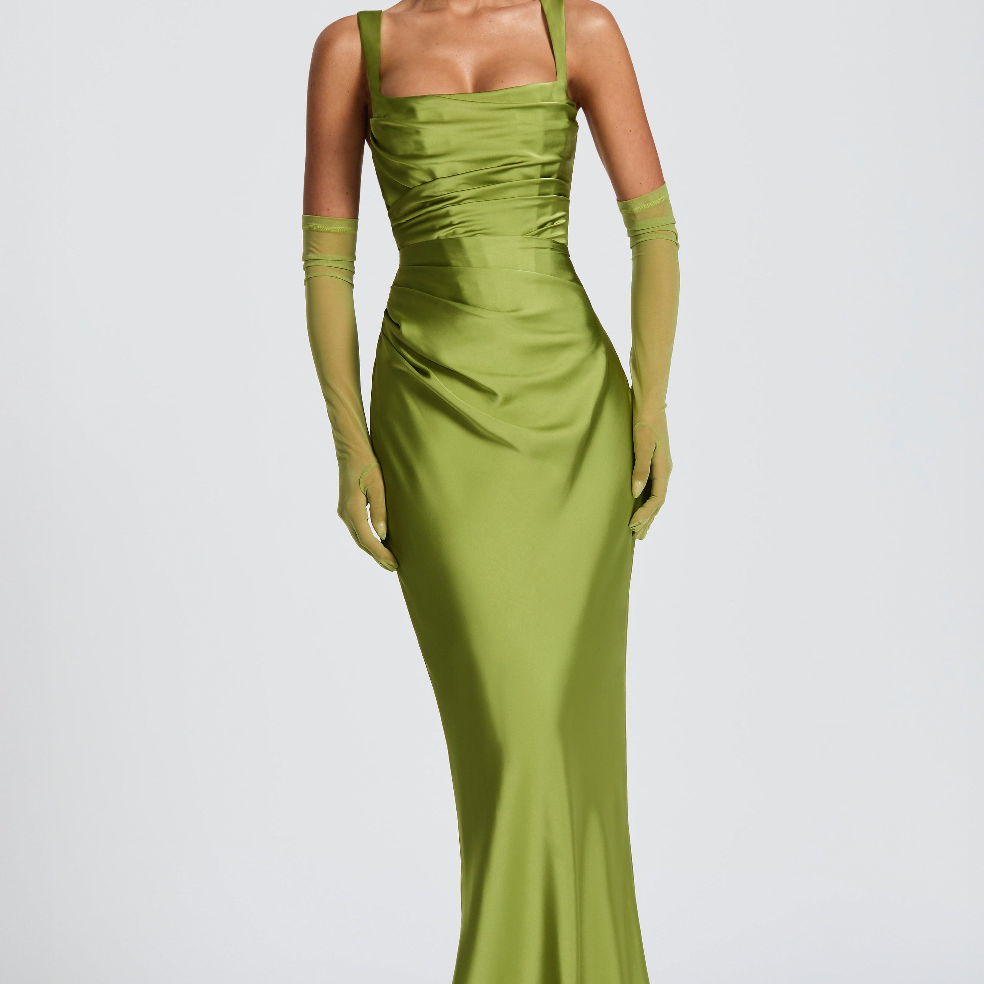 Carlena | Elegancka satynowa suknia maxi z kwadratowym dekoltem