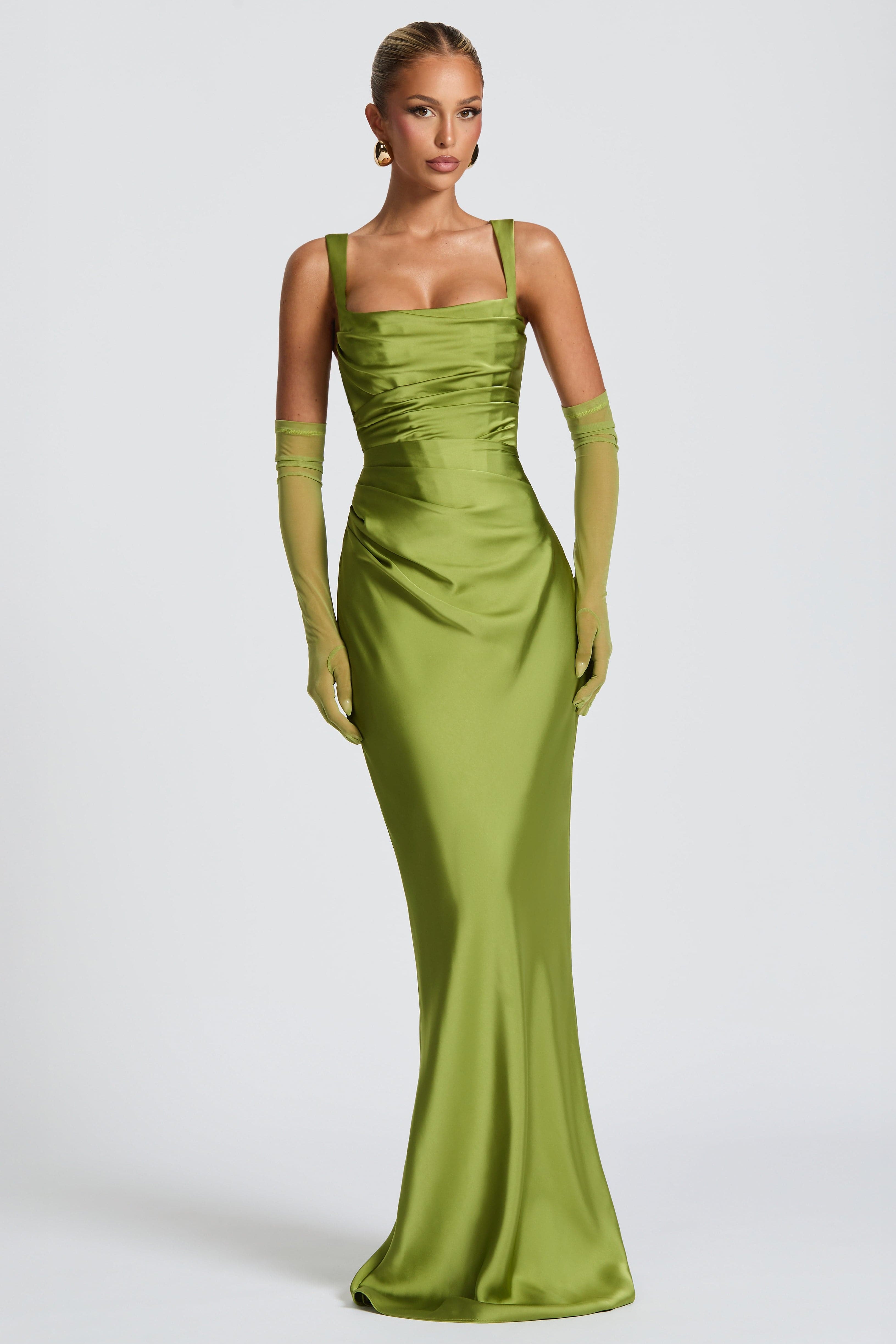 Carlena | Elegancka satynowa suknia maxi z kwadratowym dekoltem