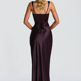 Carlena | Elegancka satynowa suknia maxi z kwadratowym dekoltem