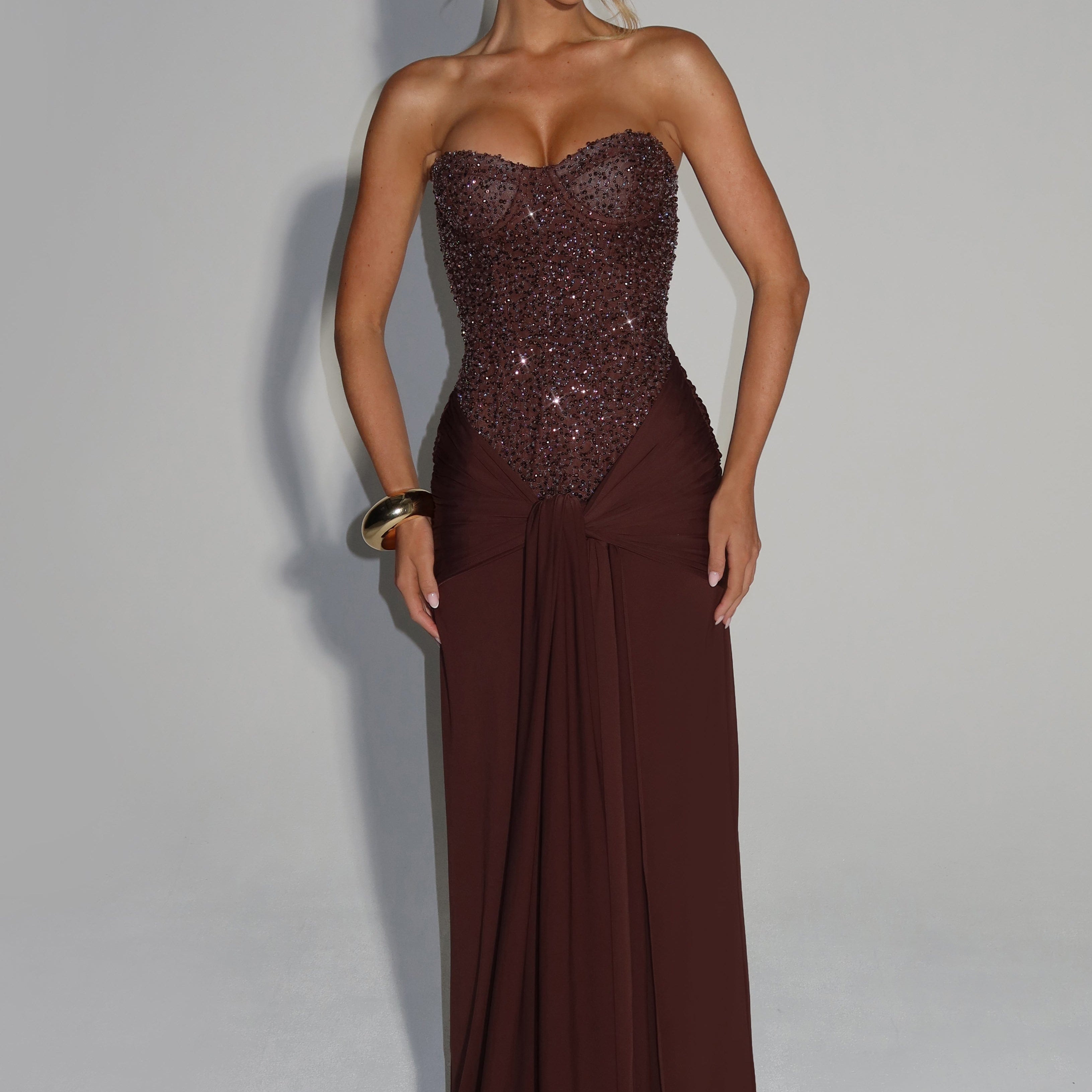 Carlena | Elegancka sukienka maxi z gorsetem zdobionym koralikami