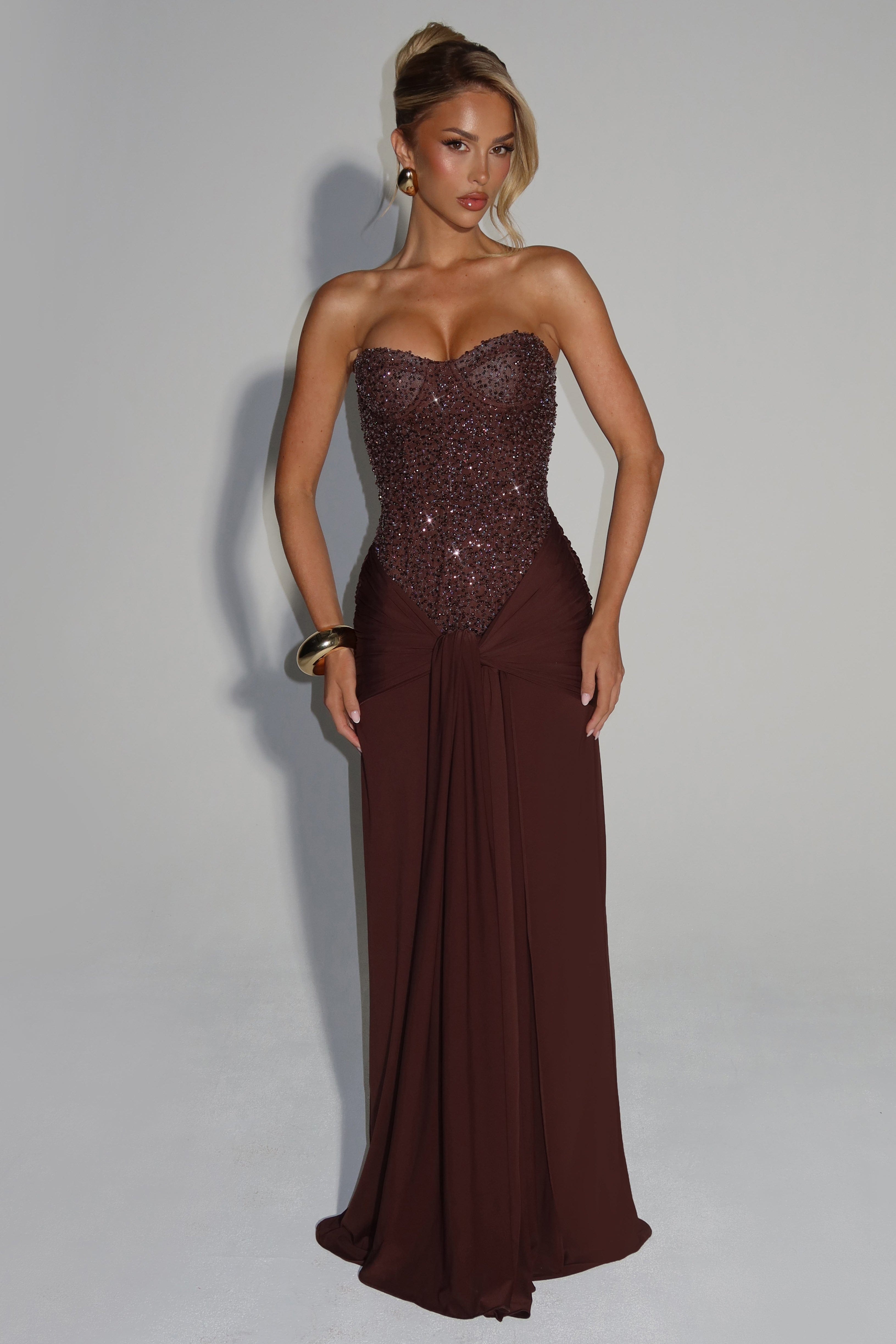 Carlena | Elegancka sukienka maxi z gorsetem zdobionym koralikami