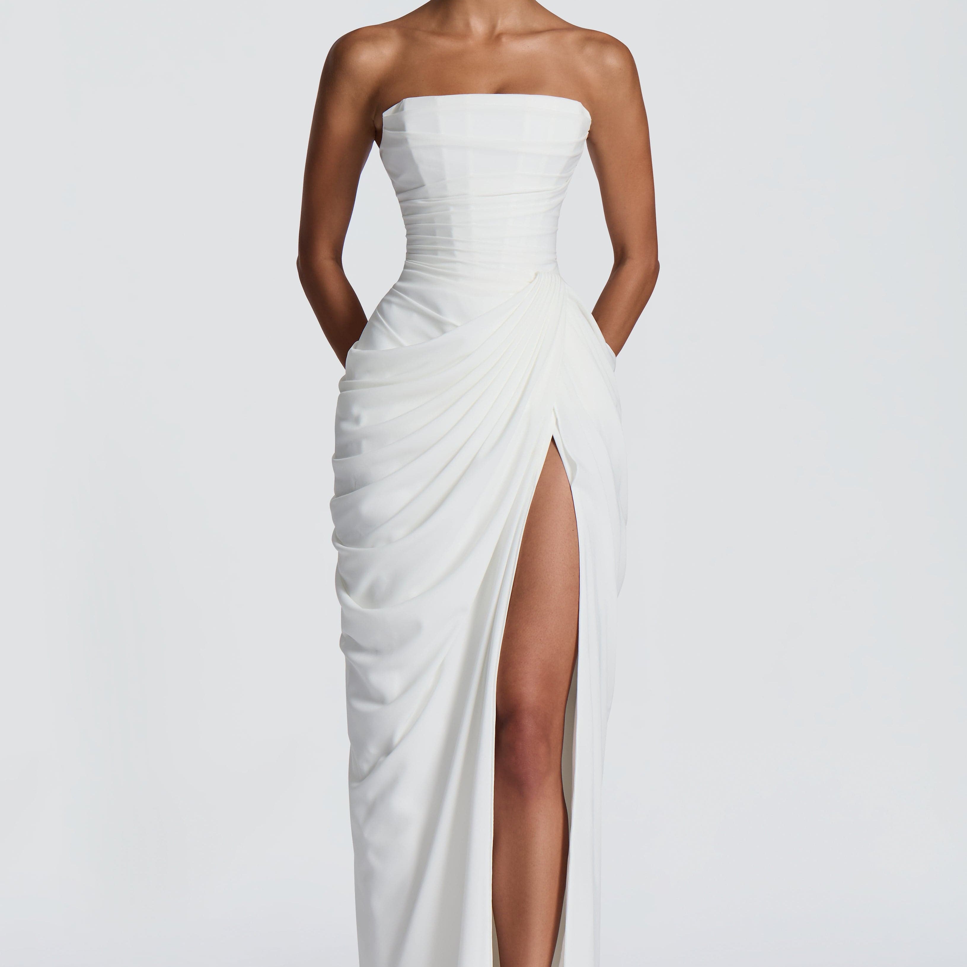 Carlena | Elegancka sukienka maxi bez ramiączek z rozcięciem