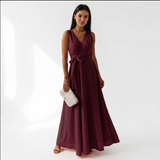 Carlena | Elegancka Sukienka Maxi na Wesele z Kopertowym Dekoltem i Wiązaniem w Talii