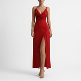 Carlena | Elegancka Sukienka Maxi na Wesele z Drapowanym Dekoltem i Rozcięciem