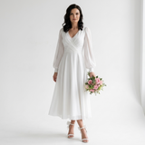Carlena | Elegancka Sukienka Midi na Wesele z Kopertowym Dekoltem i Długimi Rękawami