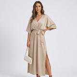 Carlena | Elegancka Sukienka Maxi z Dekoltem V, Paskiem i Rozcięciami po Bokach