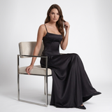 Carlena | Elegancka Satynowa Sukienka Maxi z Kwadratowym Dekoltem