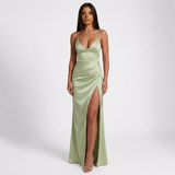 Carlena | Elegancka Satynowa Sukienka Maxi z Głębokim Dekoltem i Rozcięciem