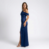 Carlena | Elegancka Satynowa Sukienka Maxi na Jedno Ramię z Rozcięciem