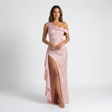 Carlena | Elegancka Satynowa Sukienka Maxi na Jedno Ramię z Rozcięciem