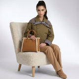 Carlena | Oversize Płaszcz Damski z Kraciastymi Detalami i Guzikami