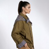 Carlena | Oversize Płaszcz Damski z Kraciastymi Detalami i Guzikami