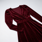 Carlena | Elegancka Aksamitna Sukienka Mini Kopertowa z Dekoltem V