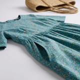 Carlena | Elegancka Sukienka Midi w Drobny Wzór z Rozkloszowaną Spódnicą