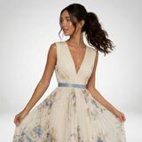 Carlena | Elegancka Plisowana Sukienka Maxi z Dekoltem V