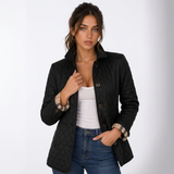 Carlena | Elegancka Pikowana Kurtka o Taliowanym Kroju