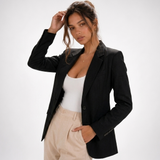 Carlena | Elegancka Marynarka o Taliowanym Kroju z Klapami