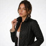 Carlena | Elegancka Pikowana Kurtka o Taliowanym Kroju