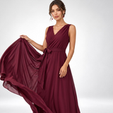Carlena | Elegancka Sukienka Maxi na Wesele z Kopertowym Dekoltem i Wiązaniem w Talii