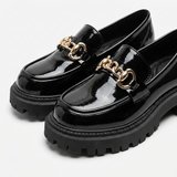 Carlena | Damskie Loafersy Chunky z Ozdobnym Łańcuszkiem i Grubą Podeszwą