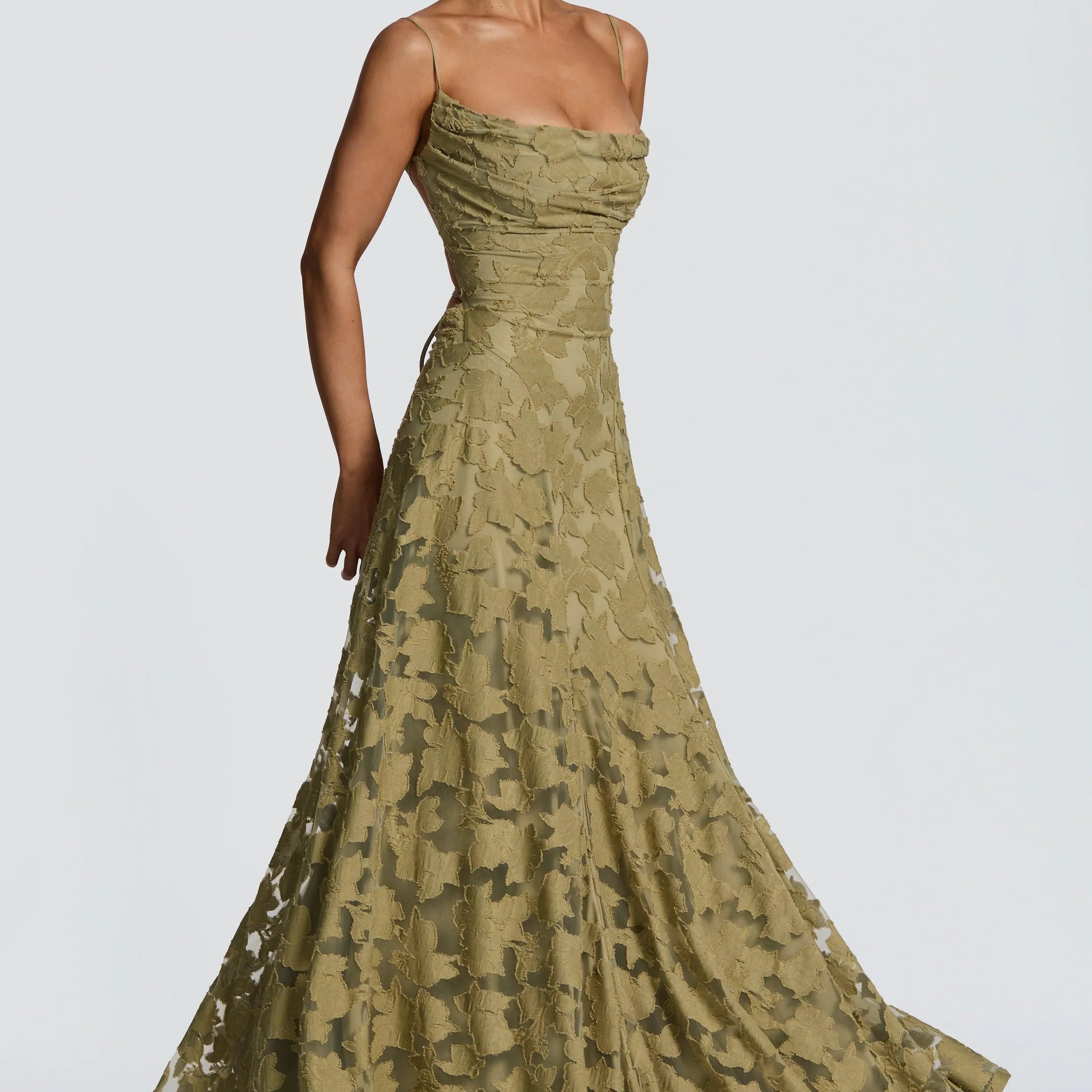 Carlena | Elegancka sukienka maxi z kwiatową koronką